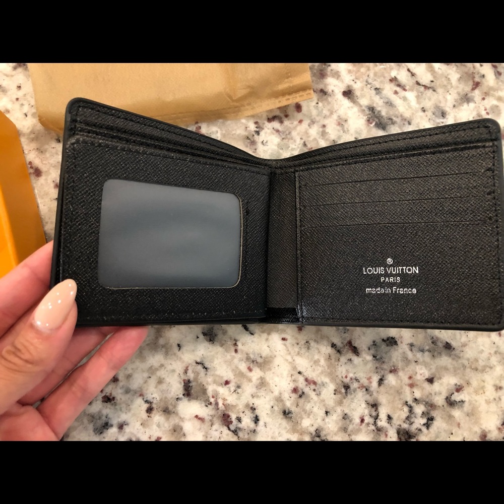 Men’s back and gray checkered wallet